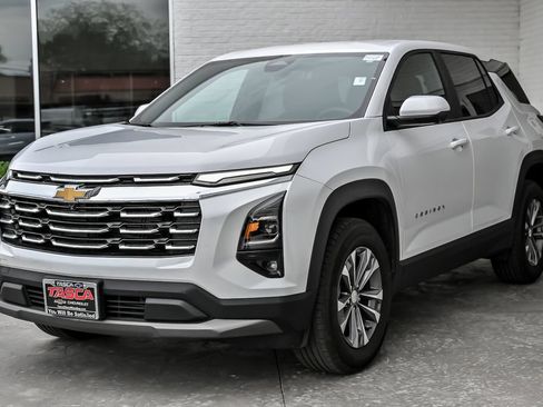 Used 2025 Chevrolet Equinox LT w/ Safety and Technology Package AWD/4WD image 6