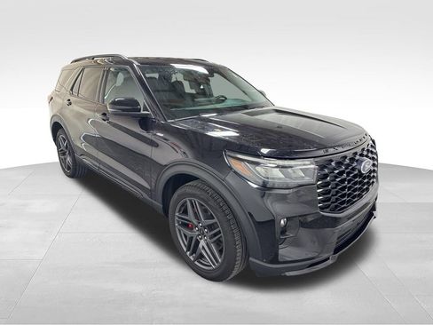 Used 2025 Ford Explorer ST-Line w/ ST-Line Street Pack AWD/4WD image 3