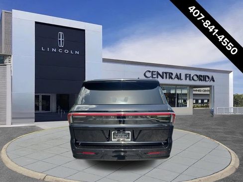 New 2027 Lincoln Navigator Premiere RWD image 3