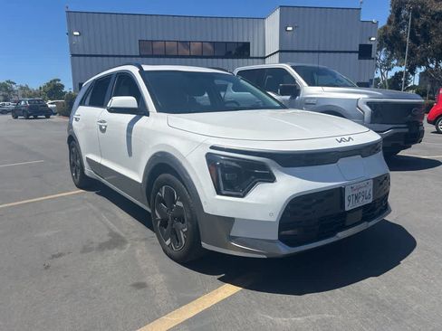 Used 2023 Kia Niro Wave w/ Wave Preserve Package FWD image 2