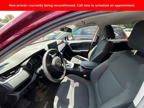 Used 2022 Toyota RAV4 LE AWD/4WD image 9