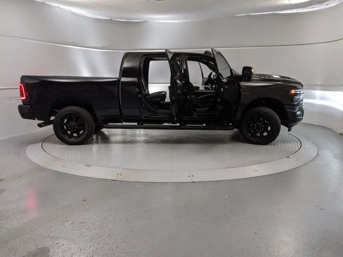 Used 2025 RAM 3500 Laramie image 9