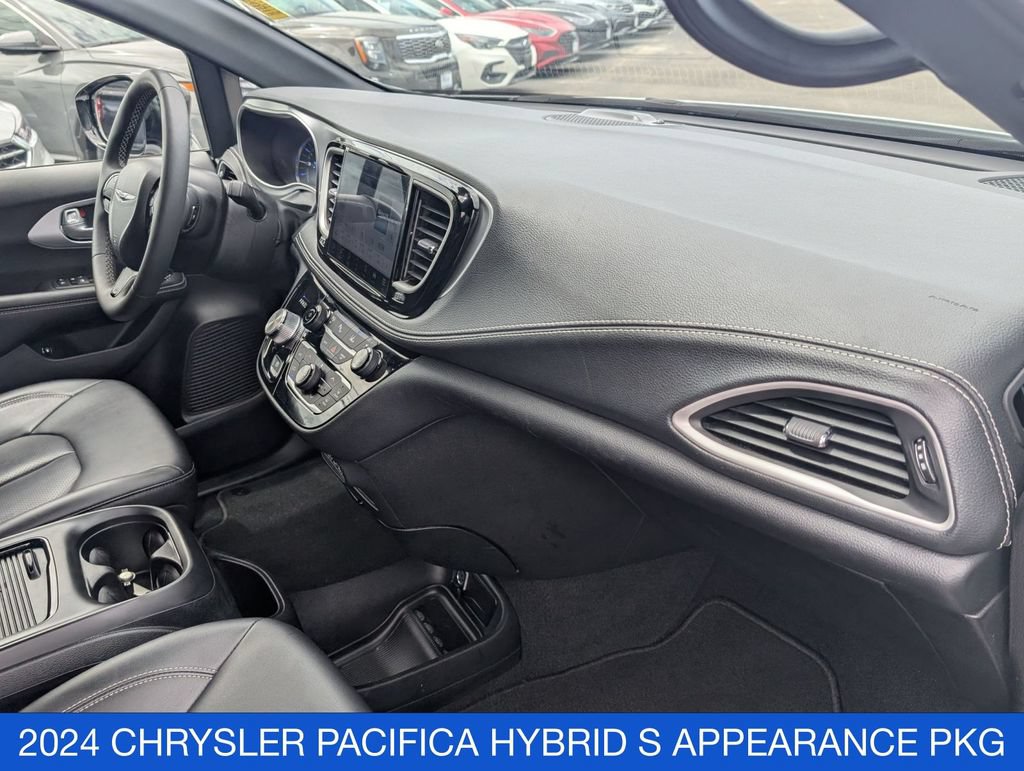 Used 2024 Chrysler Pacifica Limited FWD image 34