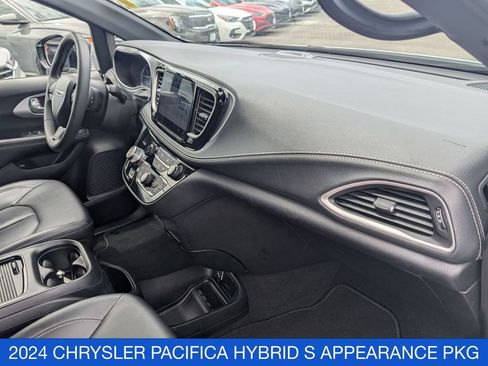 Used 2024 Chrysler Pacifica Limited FWD image 34