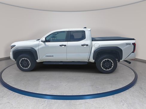 Used 2024 Toyota Tacoma TRD Off-Road AWD/4WD image 8