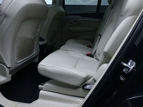 Used 2021 Volvo XC90 T5 Momentum w/ Climate Package image 21