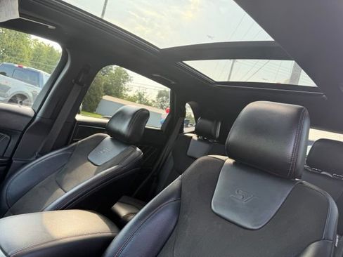 Used 2023 Ford Edge ST w/ Equipment Group 401A AWD/4WD image 3