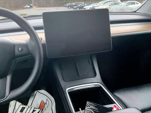 Used 2023 Tesla Model Y Long Range image 18