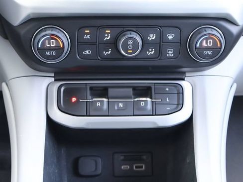 Used 2023 GMC Acadia SLT w/ Technology Package FWD image 19
