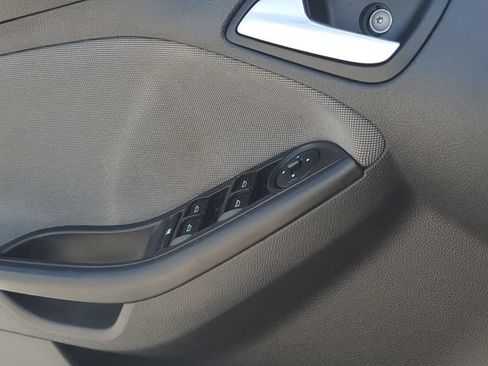 Used 2013 Ford Focus SE FWD image 21