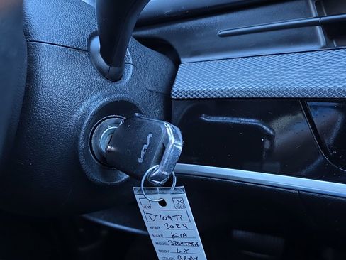 Used 2024 Kia Sportage LX image 26