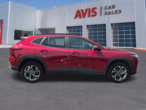 Used 2025 Chevrolet Trax LT w/ LT Convenience Package FWD image 5