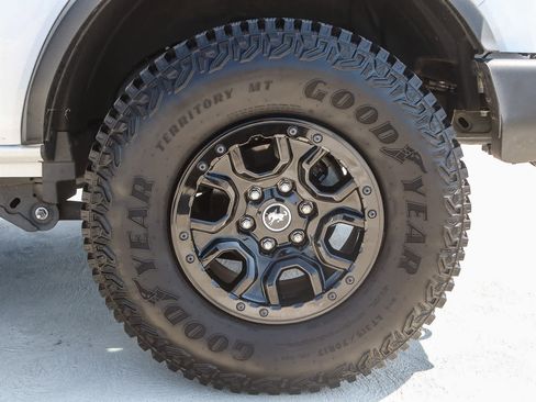 Used 2024 Ford Bronco Wildtrak image 10