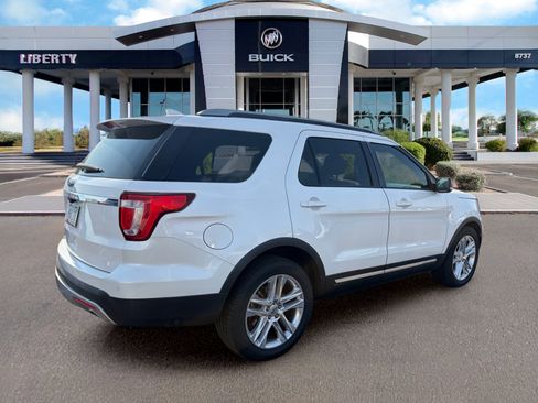 Used 2017 Ford Explorer XLT w/ Equipment Group 202A FWD image 2