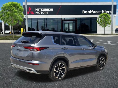 Used 2024 Mitsubishi Outlander SE Black Edition FWD image 4