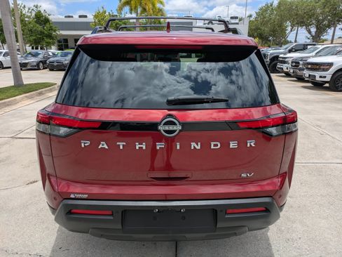 Used 2022 Nissan Pathfinder SV FWD image 5