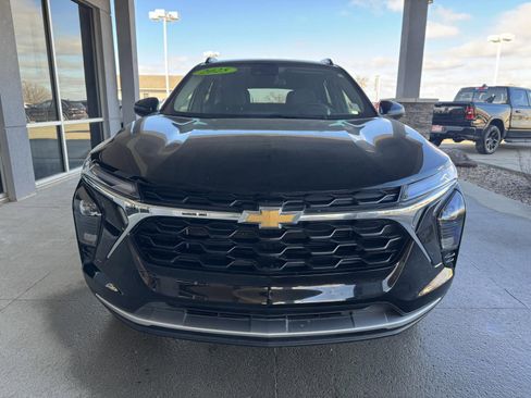 Used 2025 Chevrolet Trax LT w/ LT Convenience Package image 5