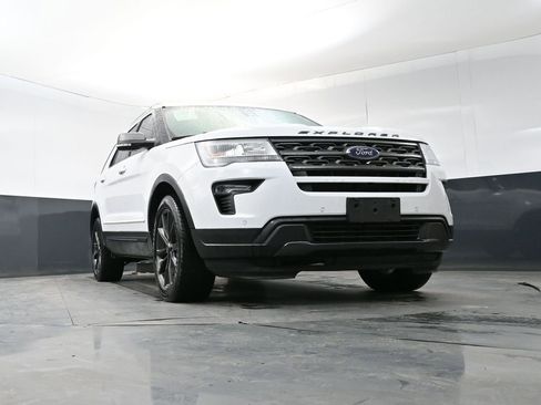 Used 2019 Ford Explorer XLT w/ Equipment Group 202A AWD/4WD image 25