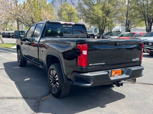 Used 2020 Chevrolet Silverado 2500 High Country w/ Technology Package AWD/4WD image 12
