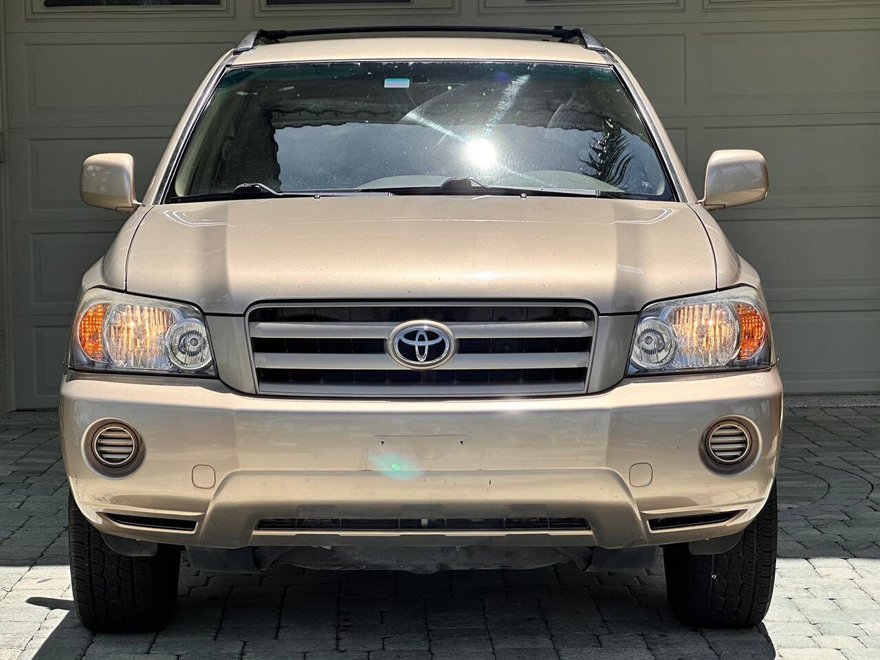 Used 2005 Toyota Highlander 2WD V6 w/ 3rd Row image 25
