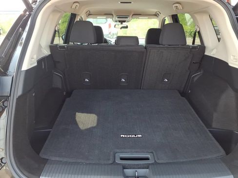 Used 2026 Nissan Rogue SV FWD image 17