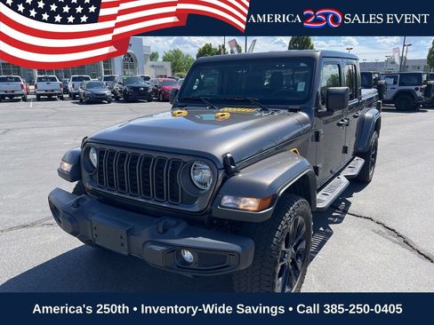 Used 2024 Jeep Gladiator Sport AWD/4WD image 2