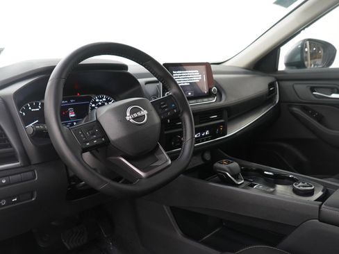 Used 2025 Nissan Rogue SV image 26