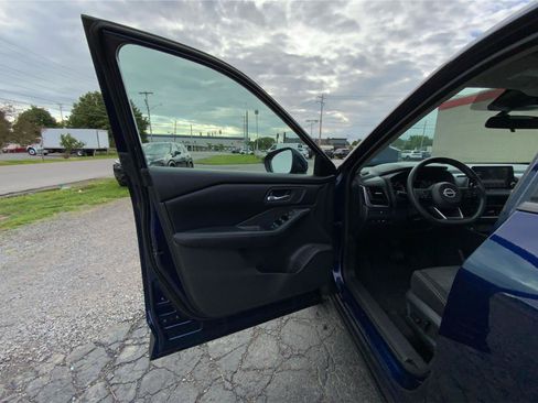 Used 2024 Nissan Rogue SV AWD/4WD image 19