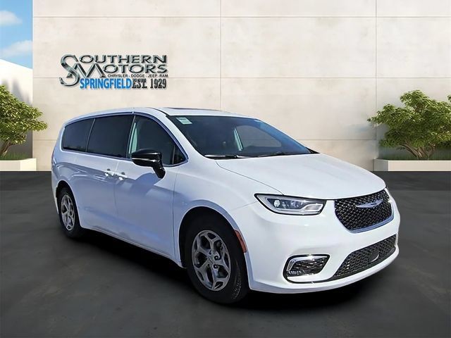 Used 2024 Chrysler Pacifica Limited FWD image 38