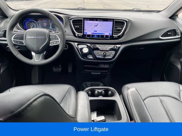 Used 2025 Chrysler Pacifica Select FWD image 5