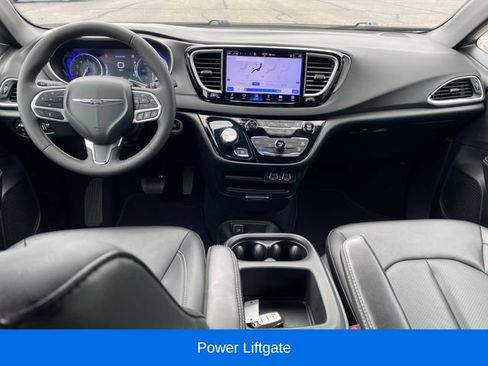 Used 2025 Chrysler Pacifica Select FWD image 5