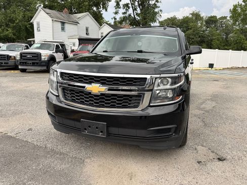Used 2018 Chevrolet Suburban LT image 2