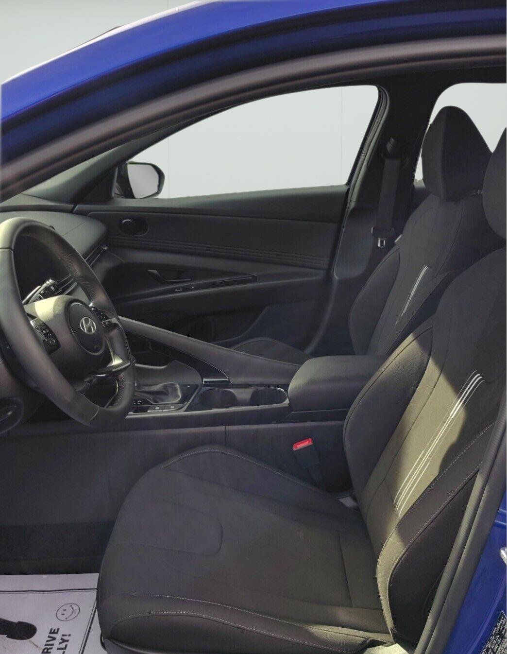 Used 2025 Hyundai Elantra SEL FWD image 6