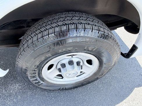 Used 2009 Chevrolet Express 2500 RWD image 10