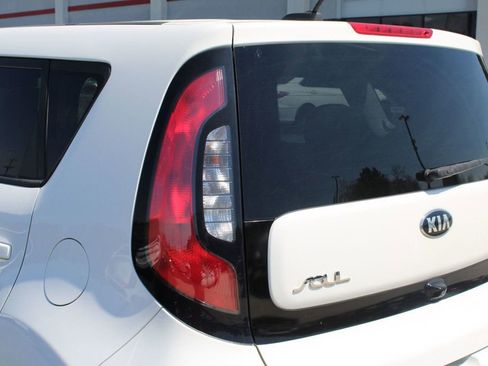 Used 2019 Kia Soul + image 11