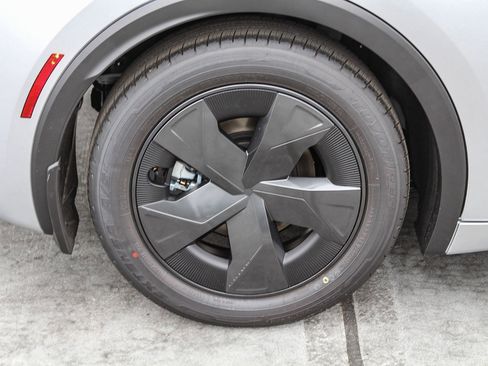 New 2026 Toyota Prius LE image 11