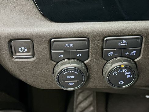 Used 2023 Chevrolet Silverado 1500 LT AWD/4WD image 17