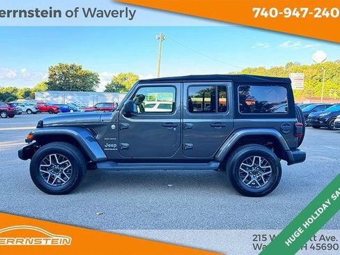 Used 2024 Jeep Wrangler Sahara image 4