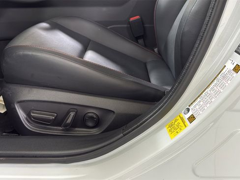 Certified 2025 Toyota Prius Plug-In Hybrid image 14