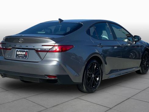 Used 2025 Toyota Camry SE image 13