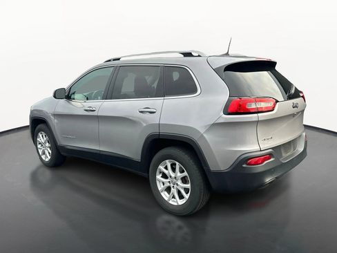 Used 2018 Jeep Cherokee Latitude Plus AWD/4WD image 5