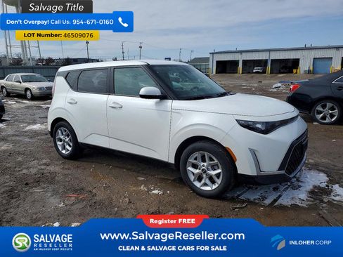 Used 2025 Kia Soul LX w/ LX Technology Package FWD image 5