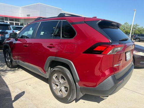 Used 2022 Toyota RAV4 XLE FWD image 3