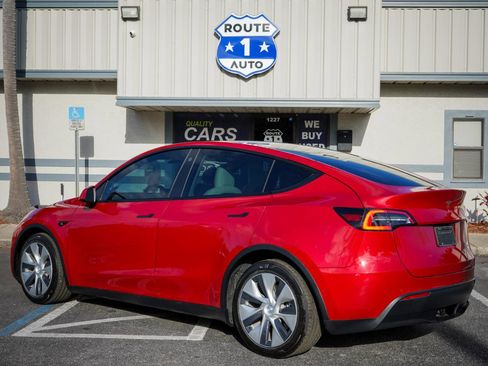 Used 2021 Tesla Model Y Long Range image 3