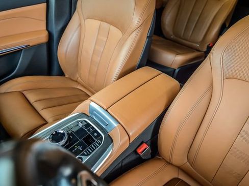Used 2022 BMW X7 xDrive40i w/ M Sport Package AWD/4WD image 32