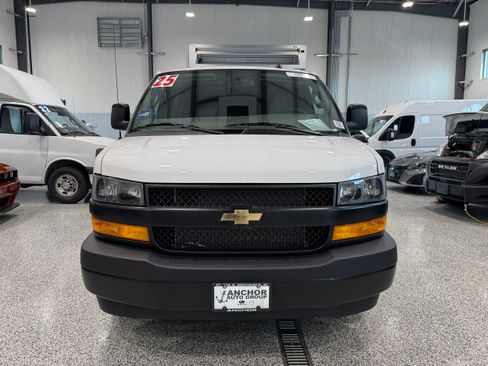 Used 2025 Chevrolet Express 3500 Extended w/ Driver Convenience Package RWD image 3