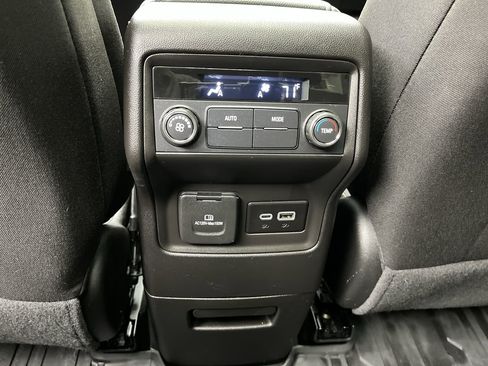 Certified 2023 GMC Acadia SLE w/ Driver Convenience Package image 13