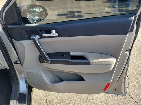 Used 2021 Kia Sportage S FWD image 34