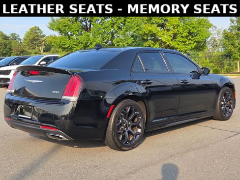 Used 2018 Chrysler 300 S w/ 300S Premium Group 2 RWD image 7