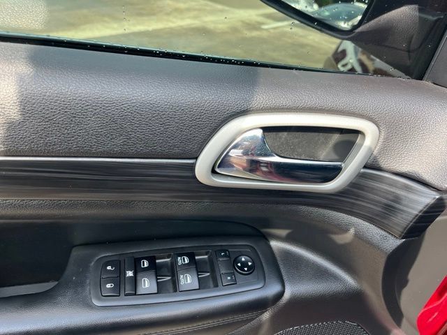 Used 2021 Jeep Grand Cherokee Laredo w/ Security & Convenience Group AWD/4WD image 13